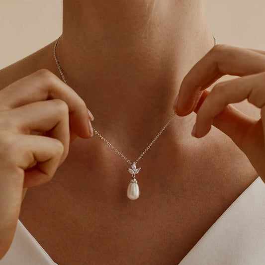 Amazing white pearl chain pendant for girls