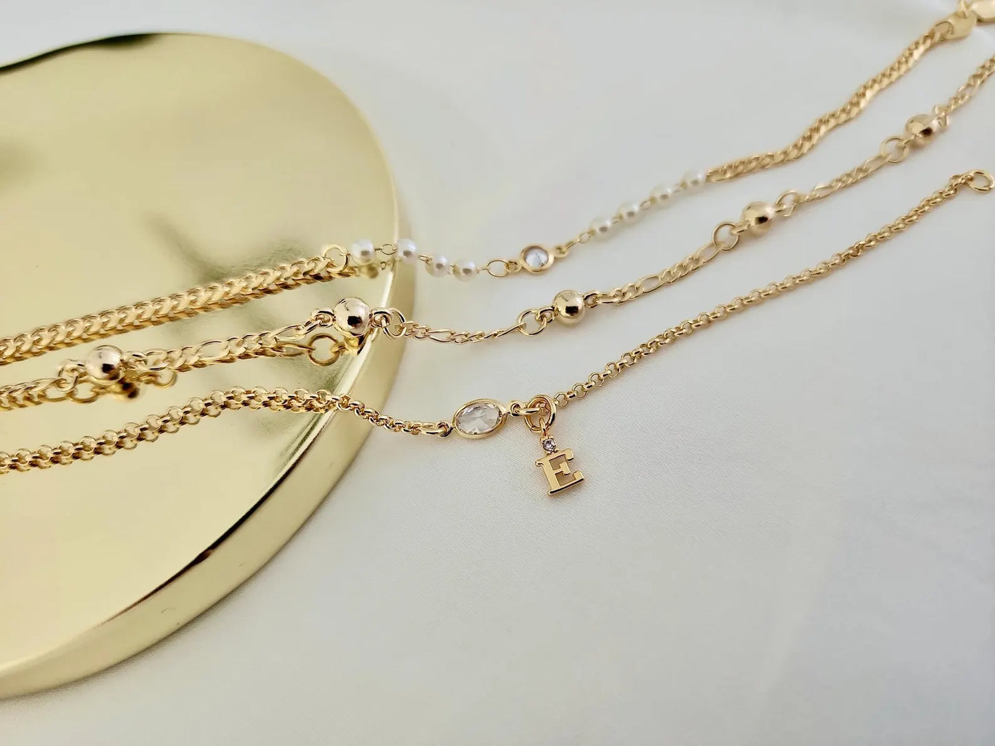 Attractive loose chain bracelet for girls and women