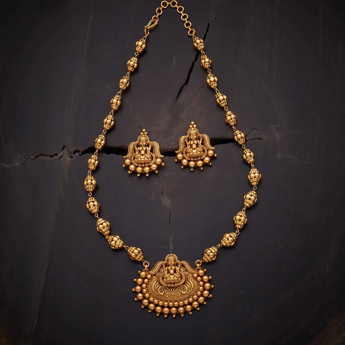 Antique Necklace 1106