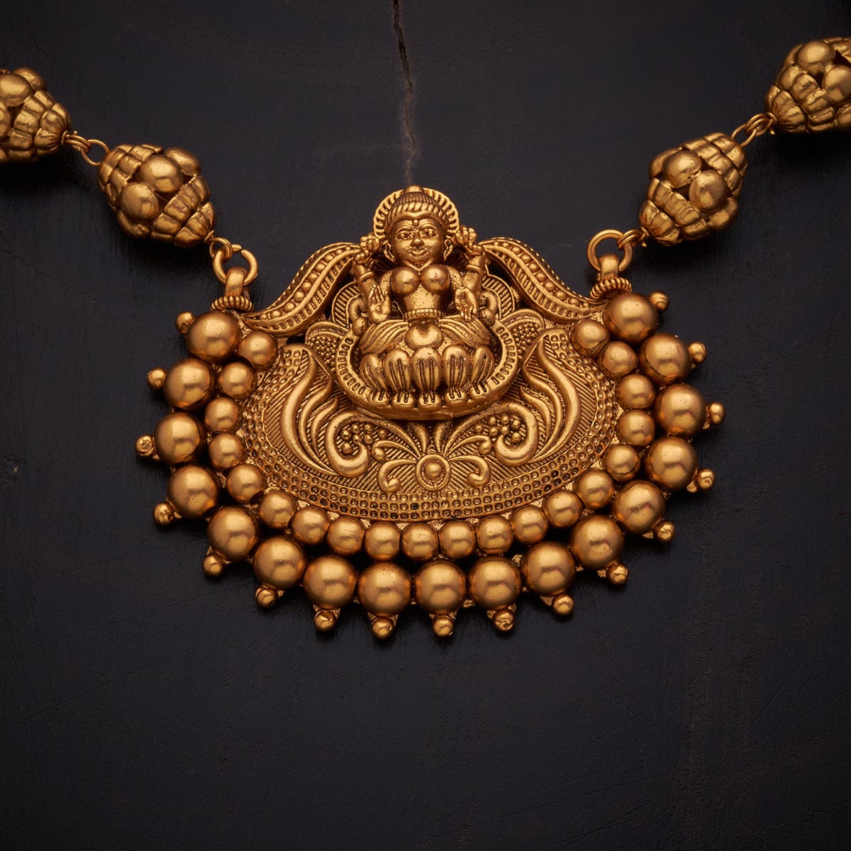 Antique Necklace 1106