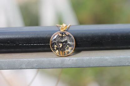 Attractive round pendant with golden chain