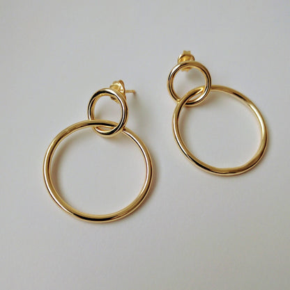 Beautiful round anti tarnish earrings