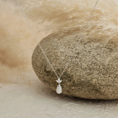 Amazing white pearl chain pendant for girls