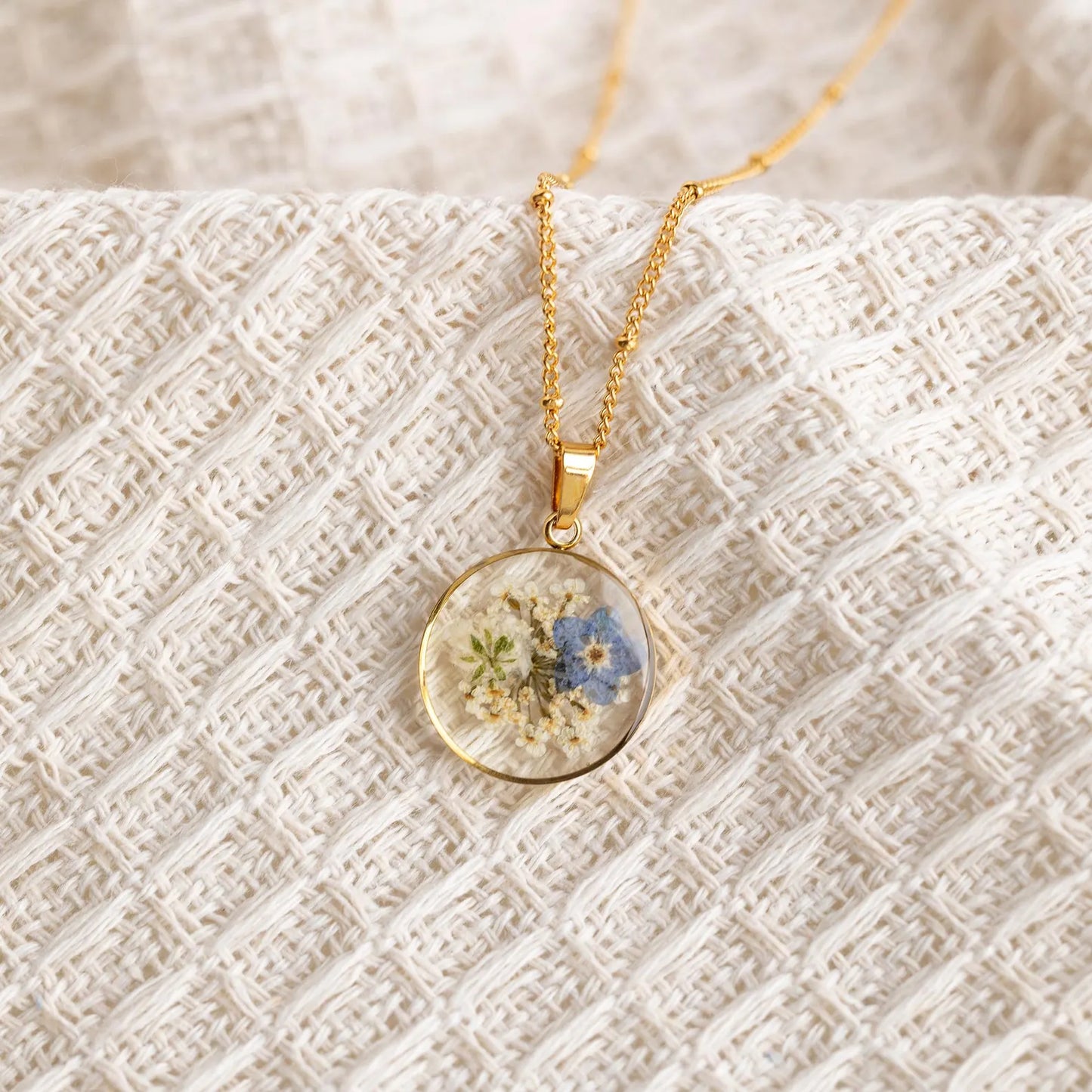 Amazing golden chain pendant for girls