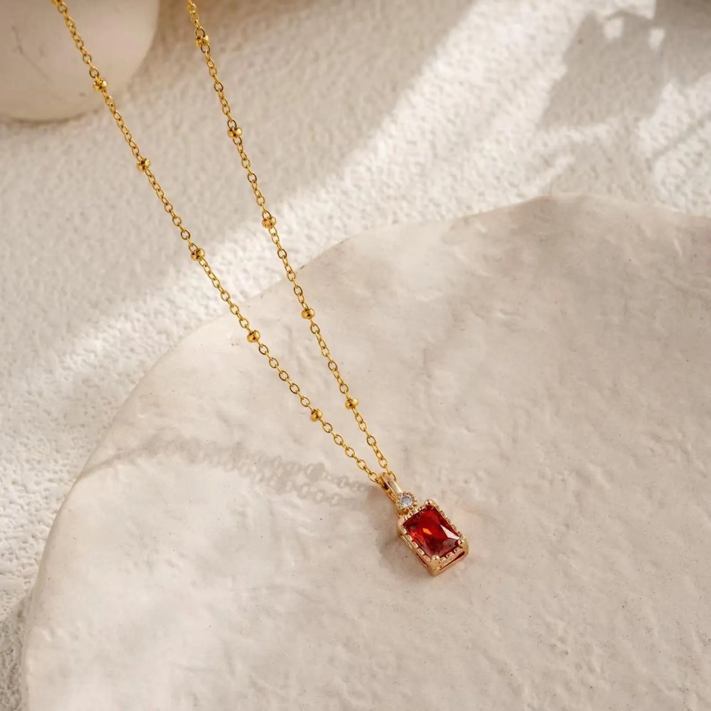 Amazing red pendant with golden chain