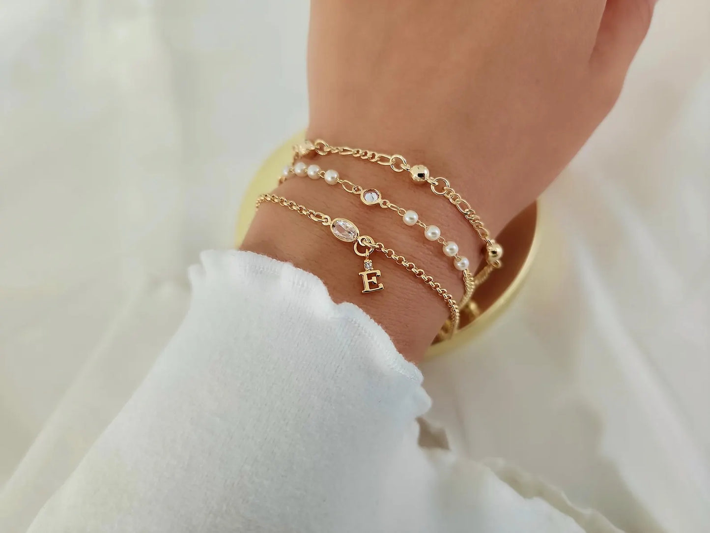 Attractive loose chain  bracelet for girls and women