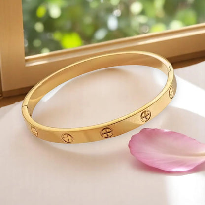 Attractive stainless steel bracelet for women and girls