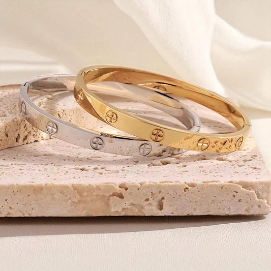 Attractive stainless steel bracelet for women and girls