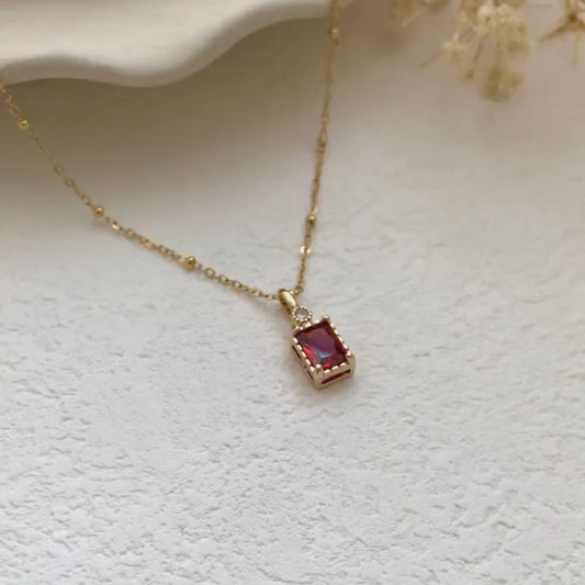 Amazing red pendant with golden chain
